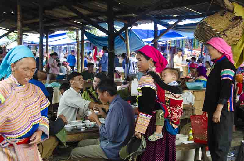 265 - Vietnam - Bac Ha - mercado - comedor